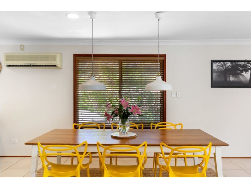 1 Oolyie Close, Chapel Hill QLD 4069