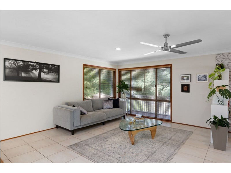 1 Oolyie Close, Chapel Hill QLD 4069