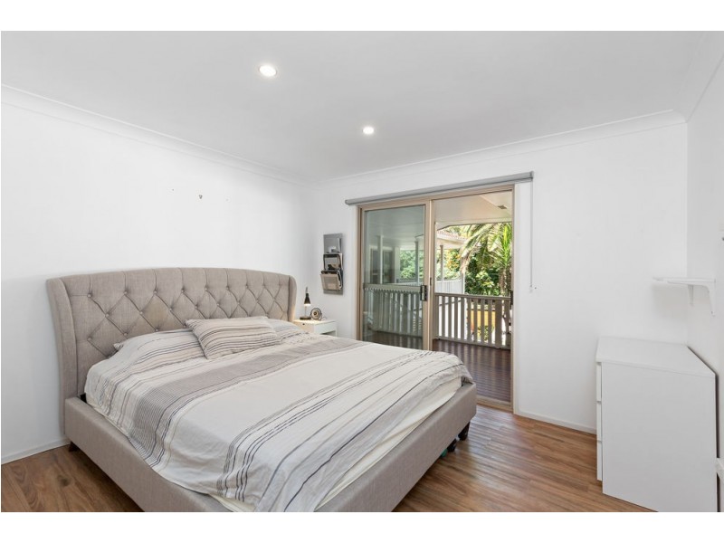 1 Oolyie Close, Chapel Hill QLD 4069