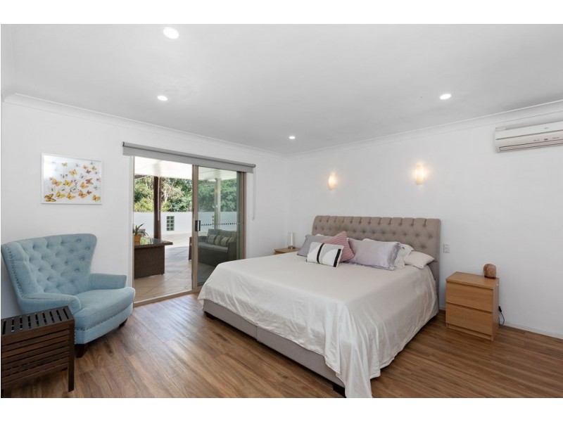 1 Oolyie Close, Chapel Hill QLD 4069