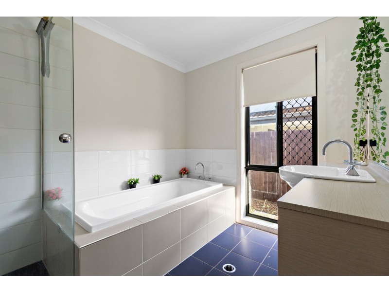 15 Acacia Street, Heathwood QLD 4110