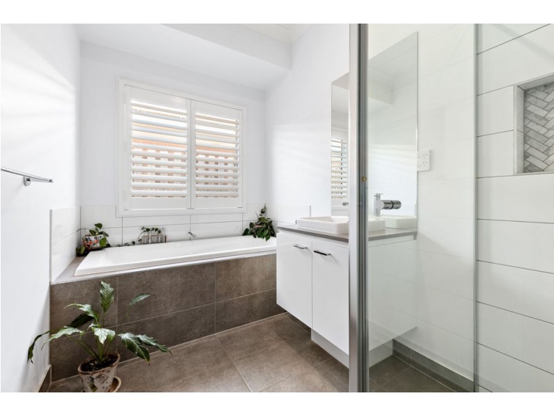 56 Kenneth Drive, Augustine Heights QLD 4300