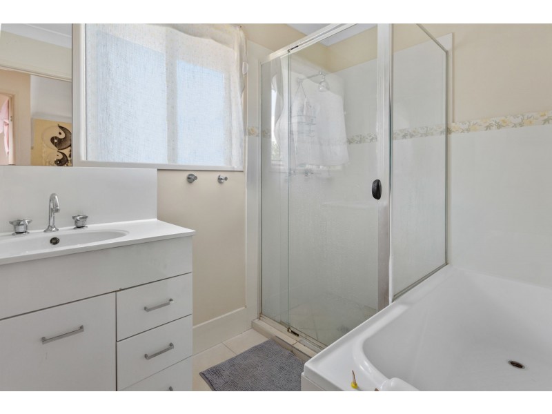 1 Diane Court, North Booval QLD 4304