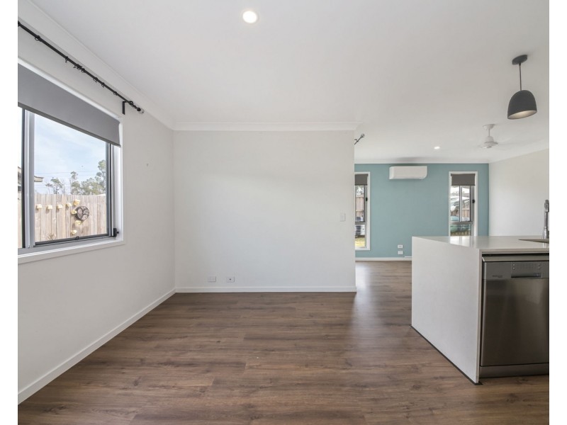 2/22 Booth St, Redbank QLD 4301