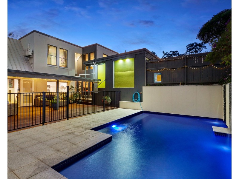 20 Stralock Street, Chapel Hill QLD 4069