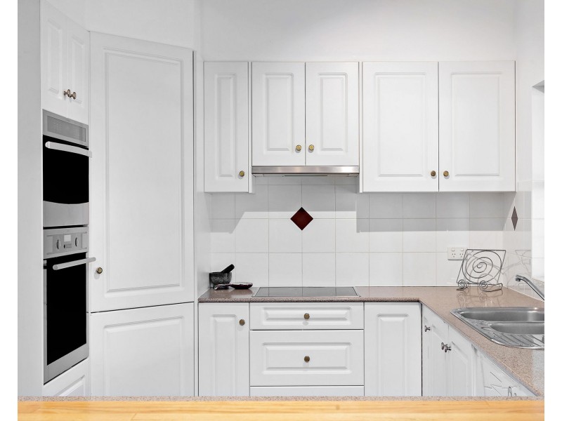 20 Stralock Street, Chapel Hill QLD 4069