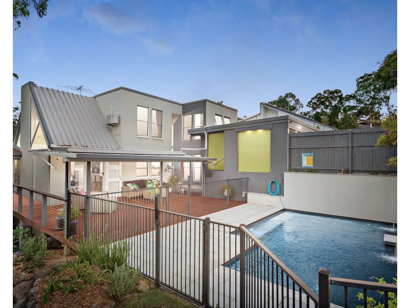 20 Stralock Street, Chapel Hill QLD 4069