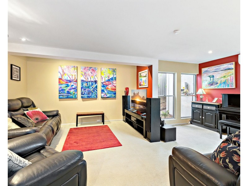 20 Stralock Street, Chapel Hill QLD 4069