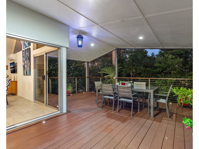 20 Stralock Street, Chapel Hill QLD 4069