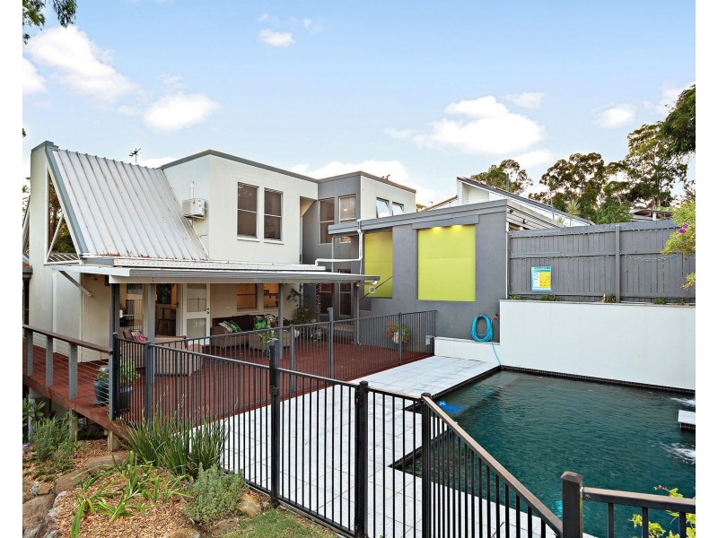 20 Stralock Street, Chapel Hill QLD 4069