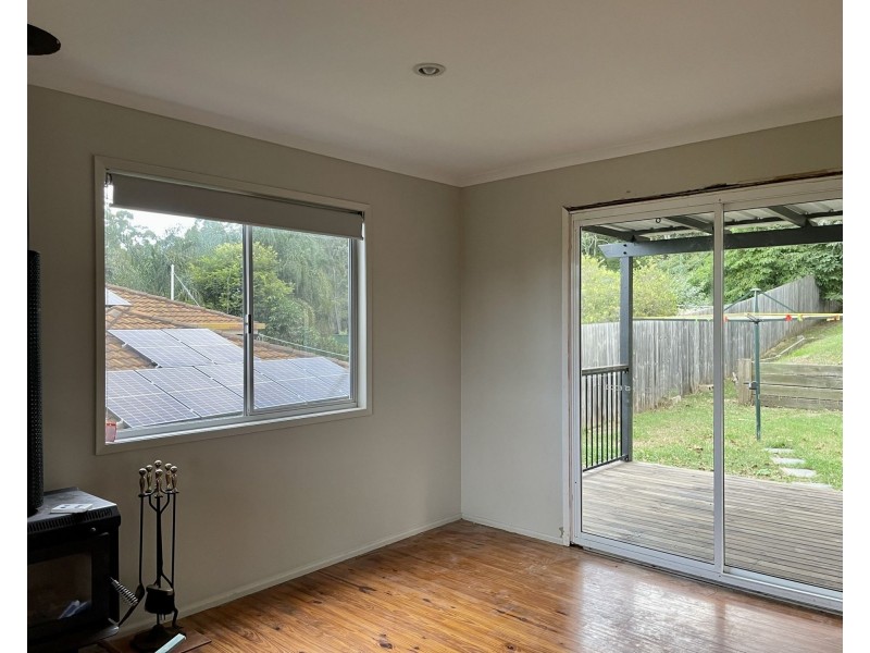 27 Sherwood Crescent, Bellbird Park QLD 4300
