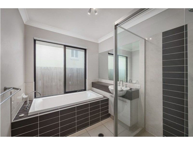 15 Carnarvon Avenue, Springfield Lakes QLD 4300