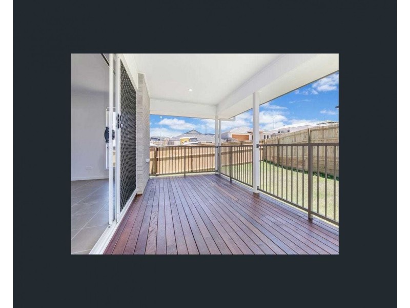 27 New York Way, Spring Mountain QLD 4124