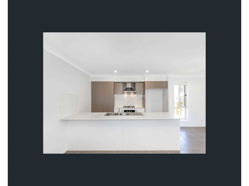 27 New York Way, Spring Mountain QLD 4124