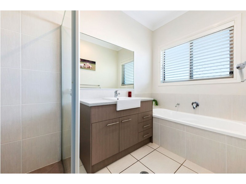 88 Park Edge Drive, Springfield Lakes QLD 4300