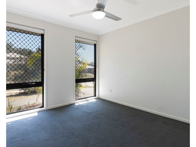 1/27 Eustace Cct, Augustine Heights QLD 4300