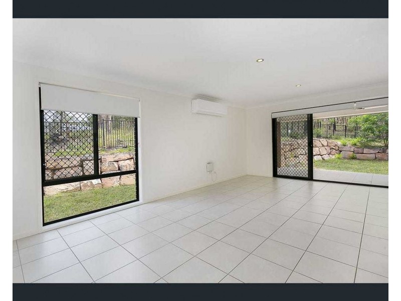 2/27 Eustace Cct, Augustine Heights QLD 4300
