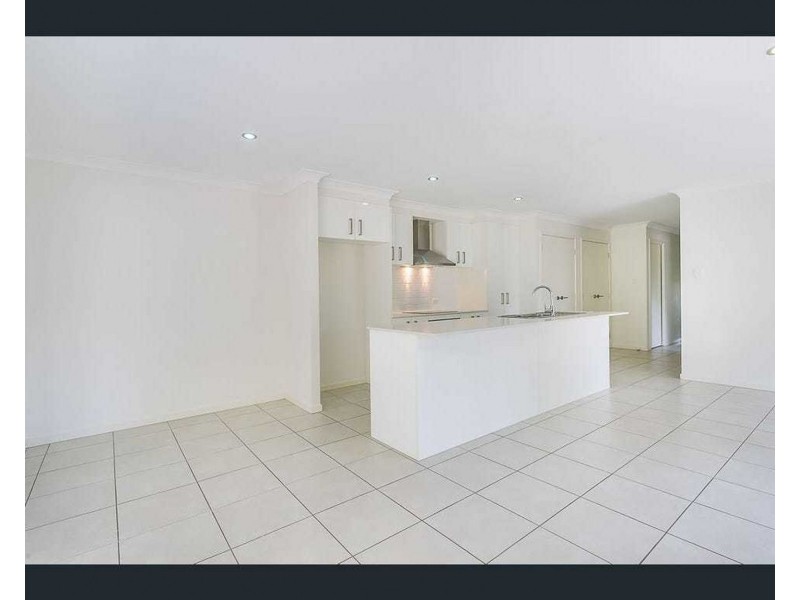 2/27 Eustace Cct, Augustine Heights QLD 4300