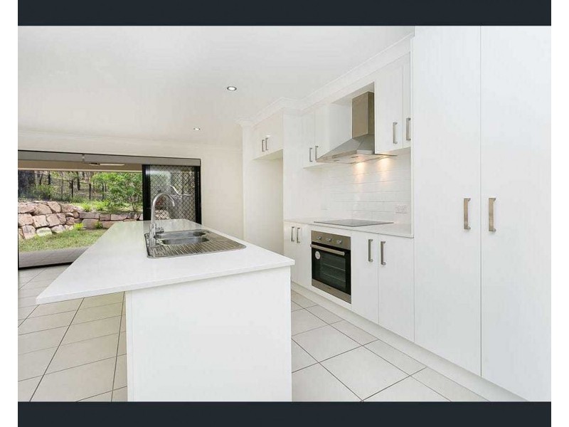 2/27 Eustace Cct, Augustine Heights QLD 4300