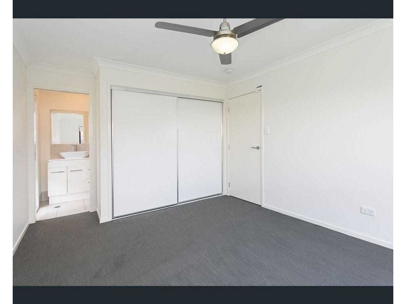 2/27 Eustace Cct, Augustine Heights QLD 4300