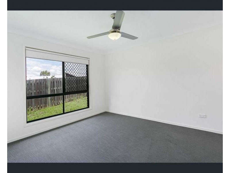 2/27 Eustace Cct, Augustine Heights QLD 4300