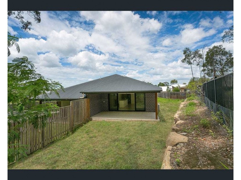2/27 Eustace Cct, Augustine Heights QLD 4300