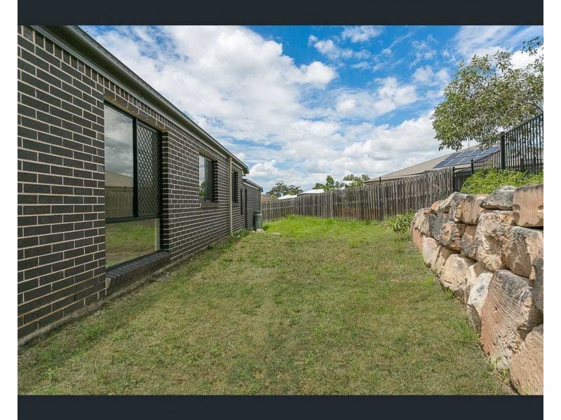 2/27 Eustace Cct, Augustine Heights QLD 4300