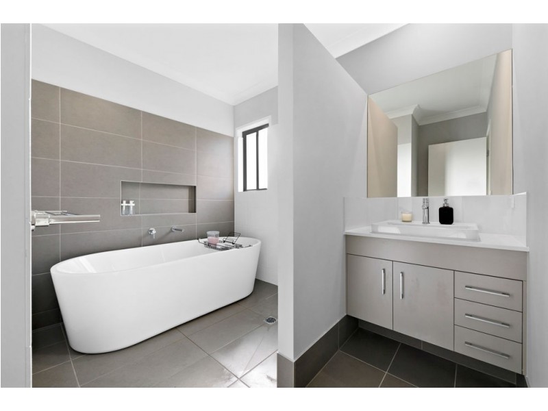 10 Roberts Crescent, Bellbird Park QLD 4300