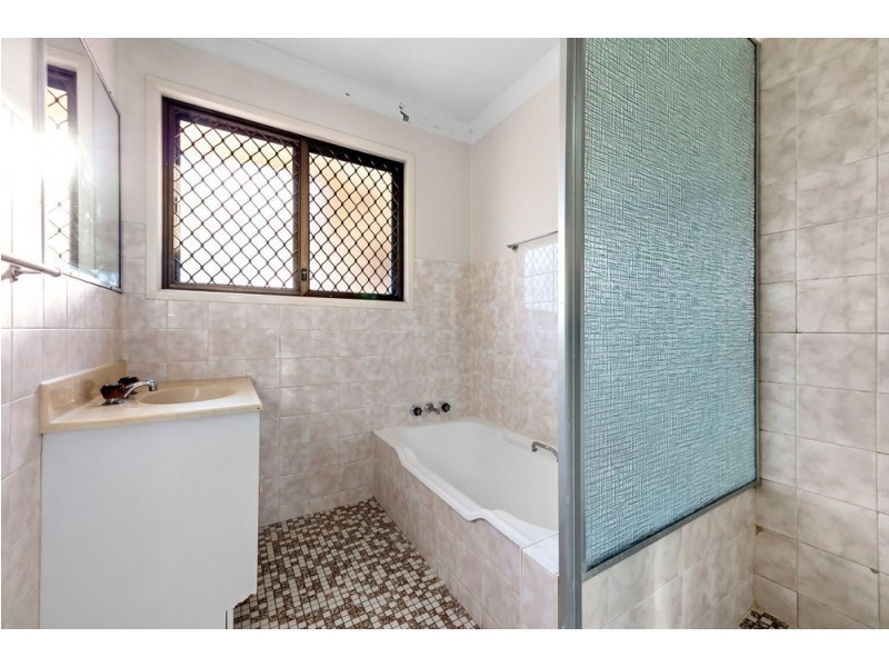 5 Eileen Street, Booval QLD 4304