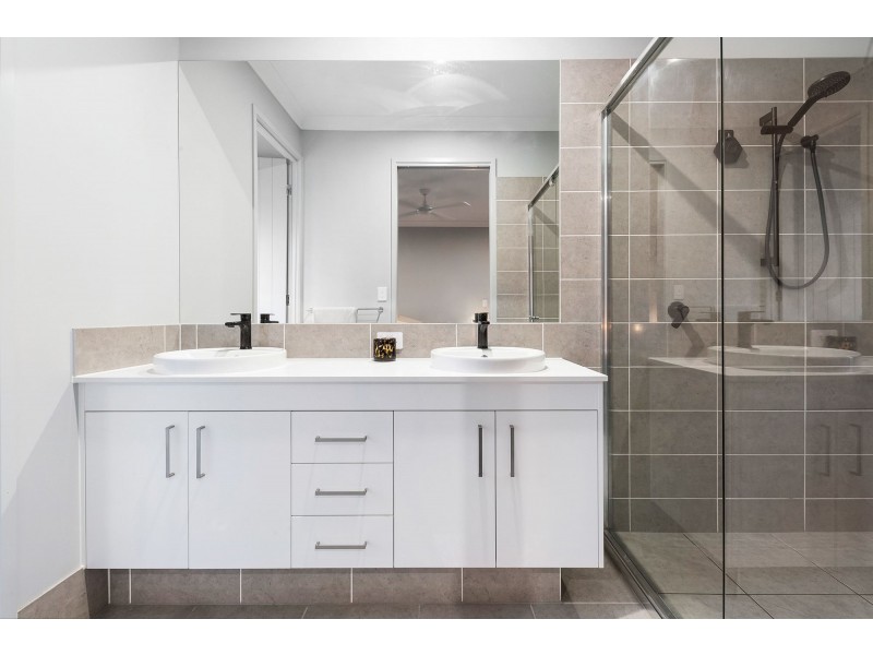 14 Roberts Crescent, Bellbird Park QLD 4300