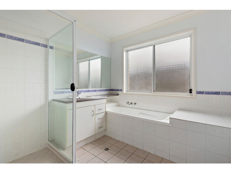 33 Vanessa Court, Camira QLD 4300