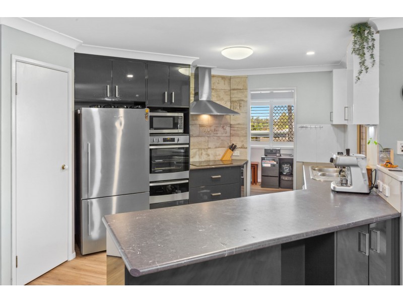 8 Banbury Court, Willowbank QLD 4306