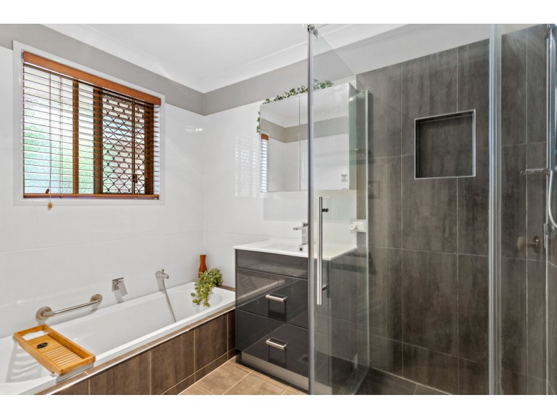 8 Banbury Court, Willowbank QLD 4306