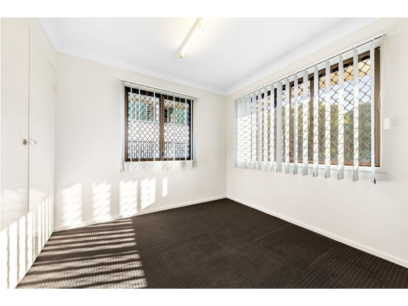 5 Eileen Street, Booval QLD 4304