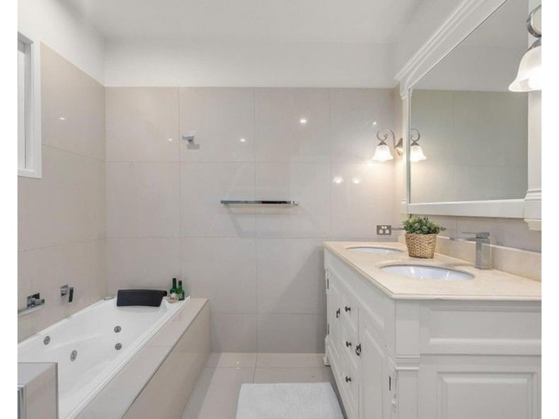 23 Cedarleigh Road, Kenmore QLD 4069