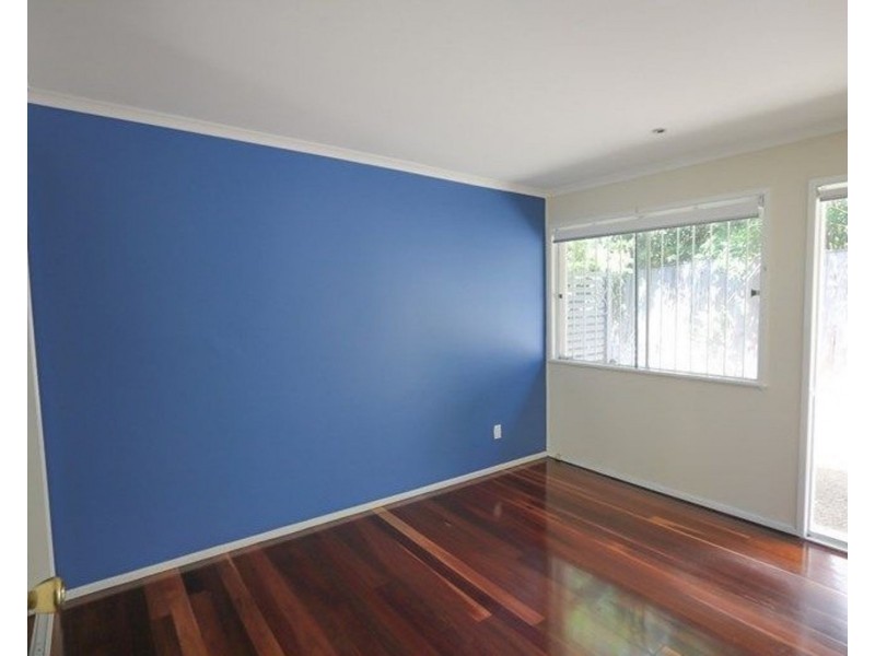 2/104 Carmody Road, St Lucia QLD 4067