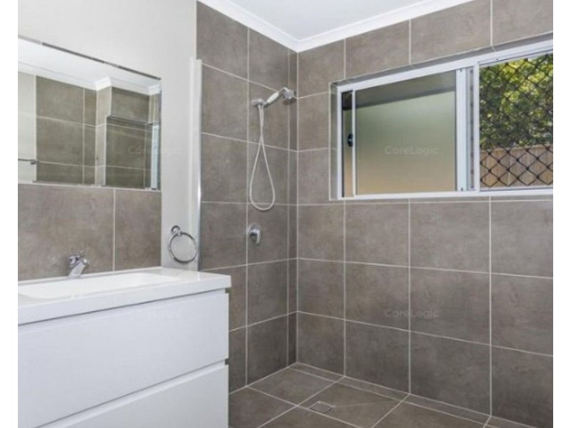 2/104 Carmody Road, St Lucia QLD 4067