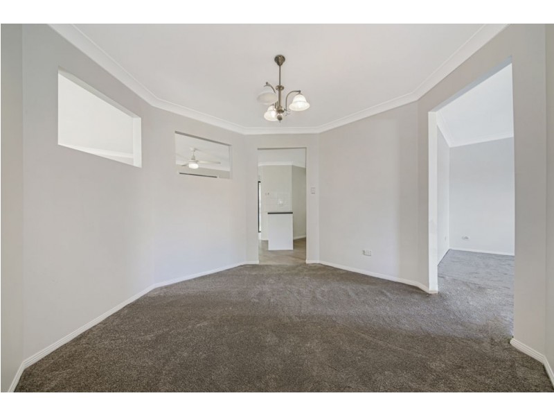 11 Samford Place, Forest Lake QLD 4078
