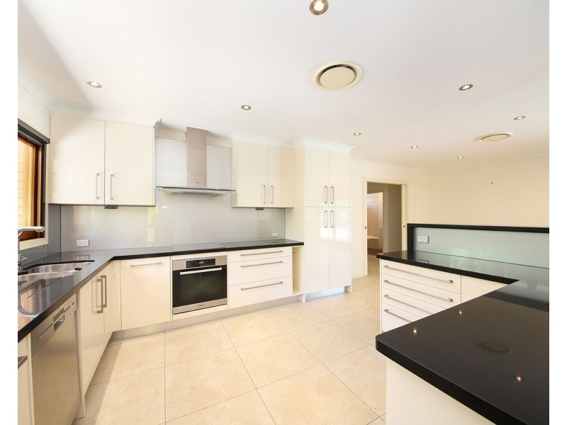 1 DELPHIN ST, Kenmore QLD 4069