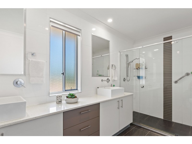 32 Sydney Street, Brassall QLD 4305