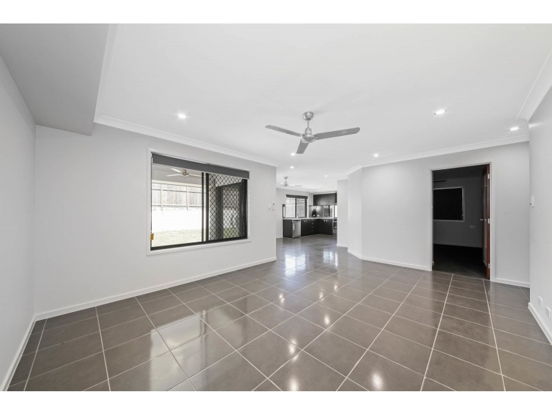 8 Glendale Crescent, Heathwood QLD 4110