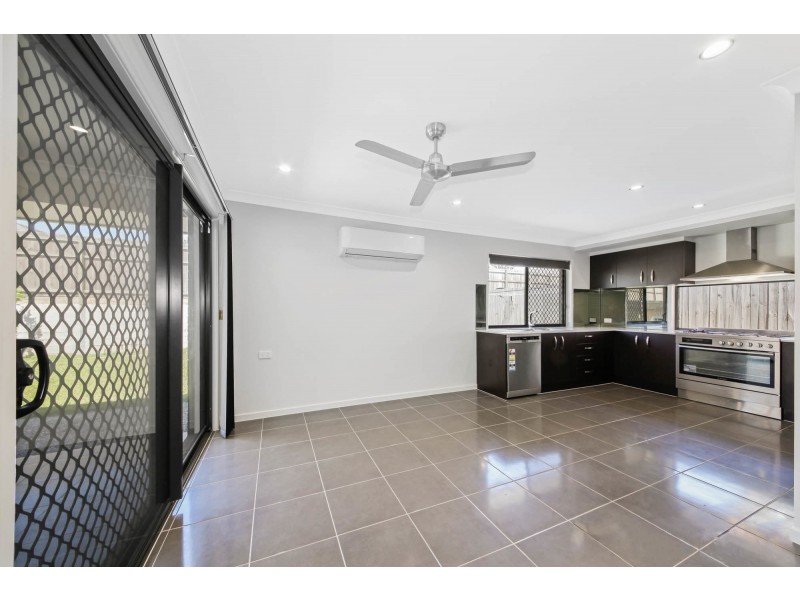 8 Glendale Crescent, Heathwood QLD 4110