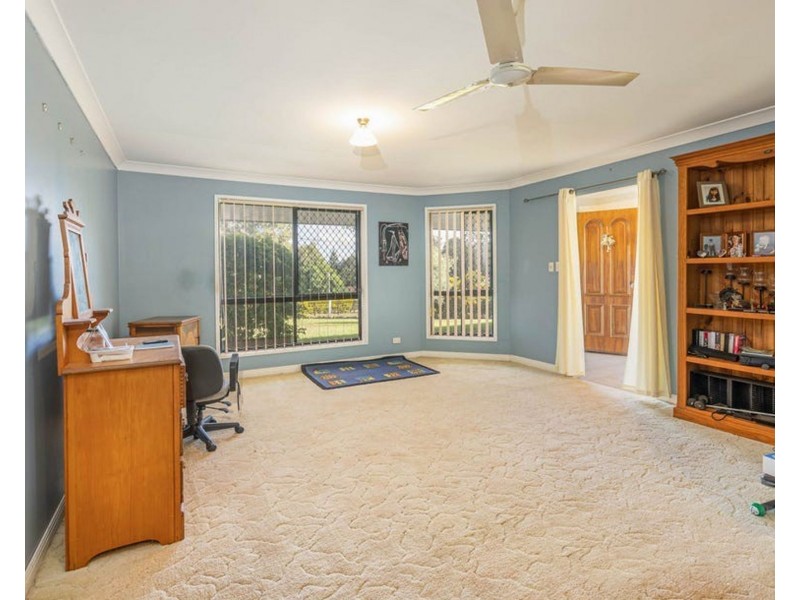33 Ruby Crescent, Willowbank QLD 4306