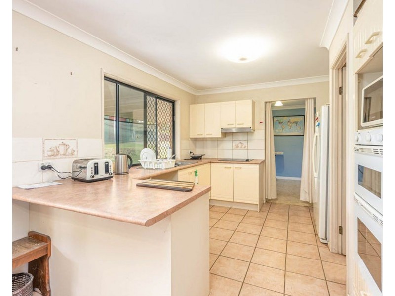 33 Ruby Crescent, Willowbank QLD 4306