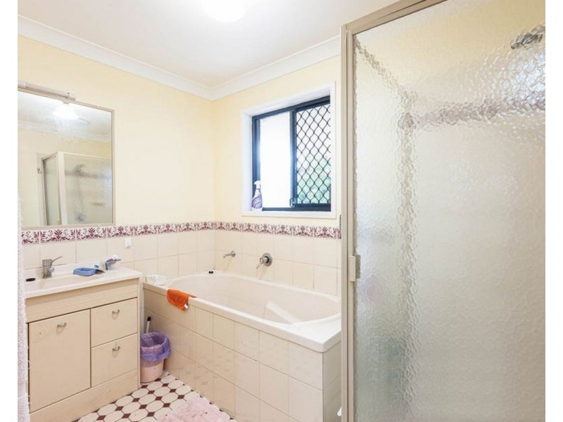 33 Ruby Crescent, Willowbank QLD 4306