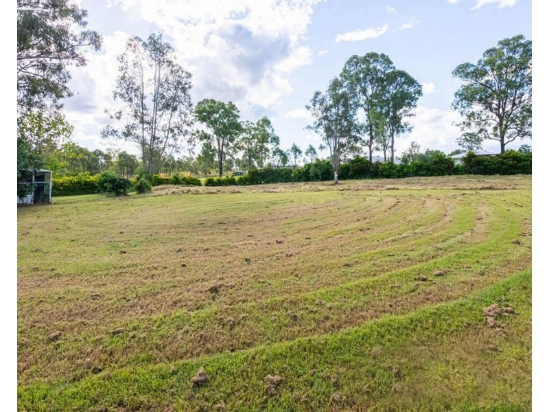 33 Ruby Crescent, Willowbank QLD 4306