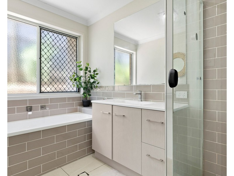 38 Hoist Court, Augustine Heights QLD 4300