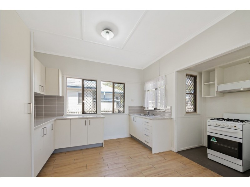 7 Crescent Street, Leichhardt QLD 4305