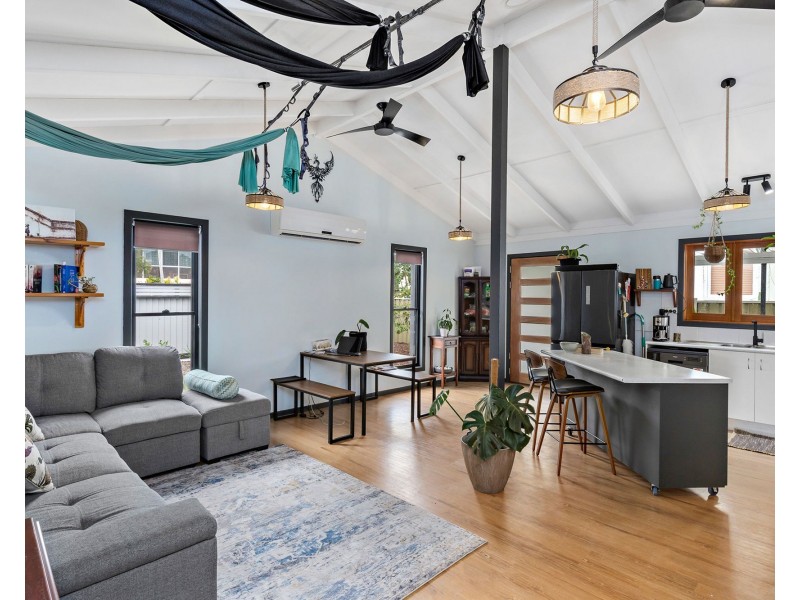 37 Selwyn Street, North Booval QLD 4304