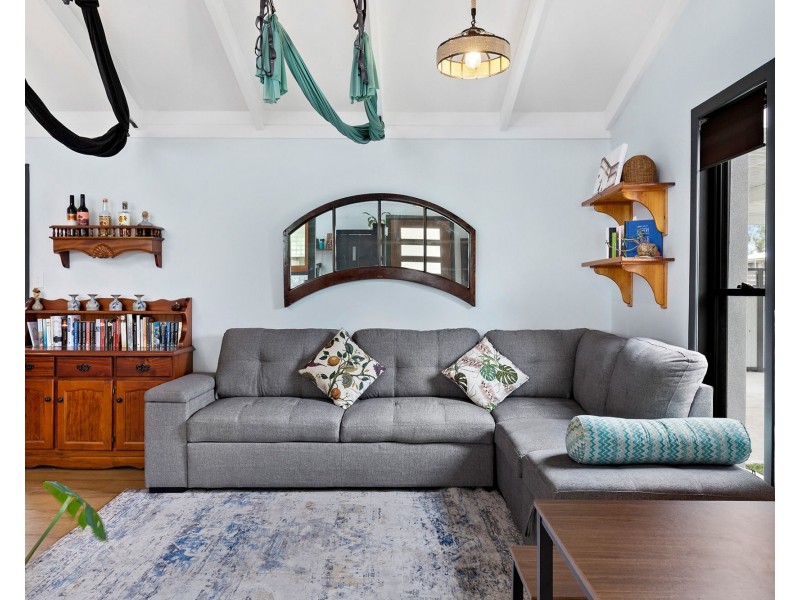 37 Selwyn Street, North Booval QLD 4304